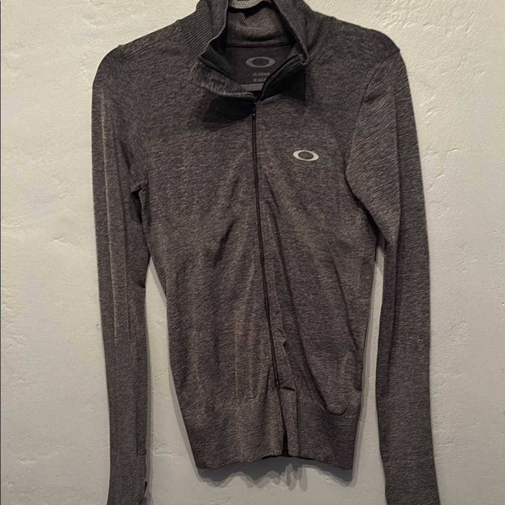 Women’s Oakley Zip Jacket Perfect To Wear Or Use As A Layer